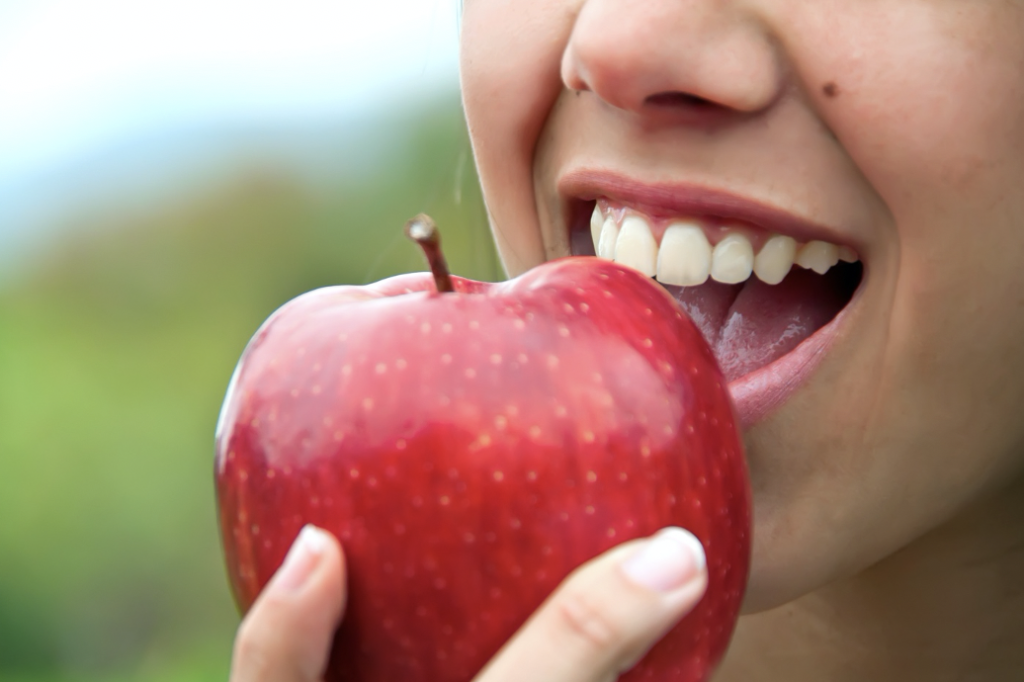 woman eating an apple